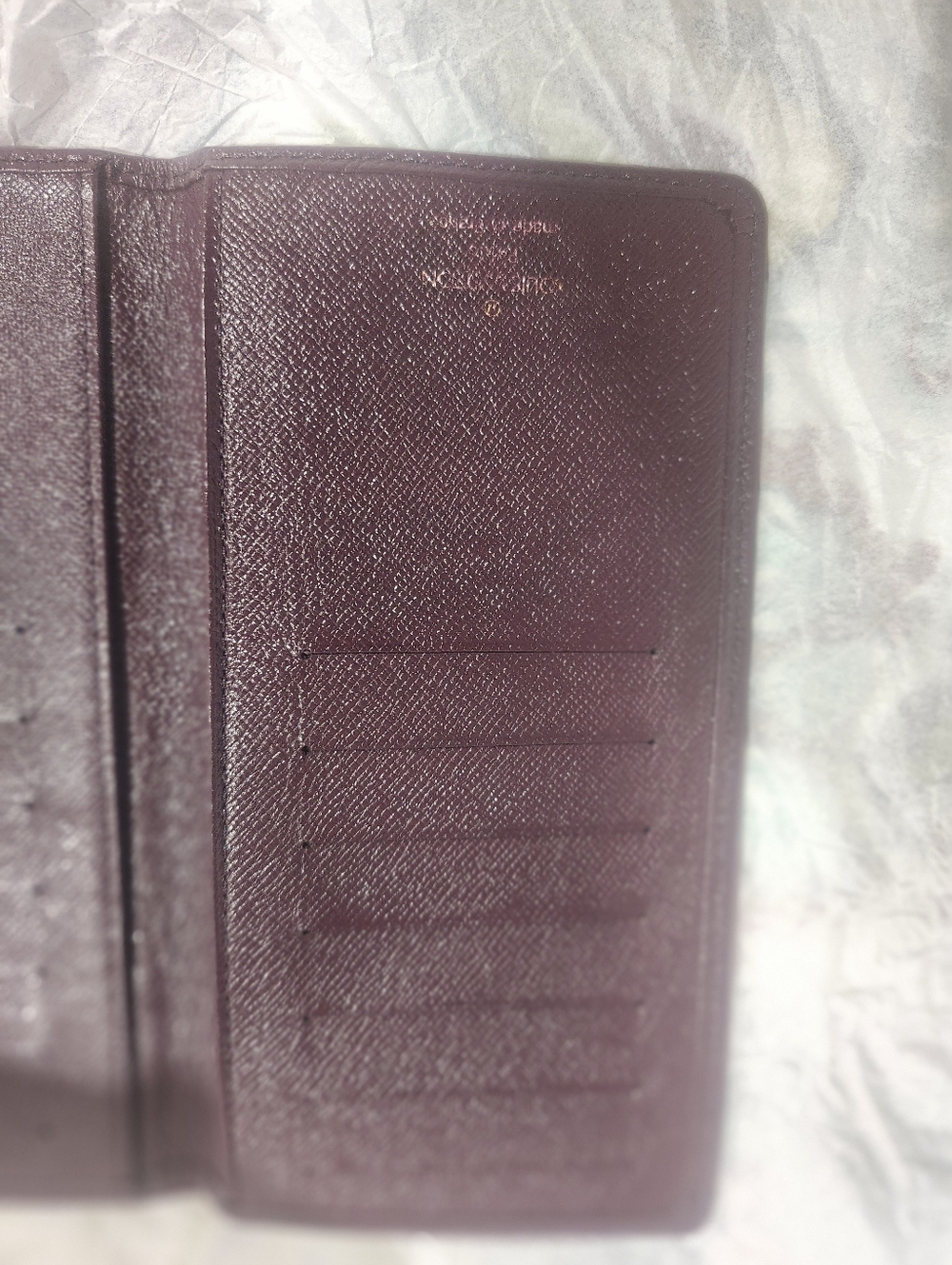 Louis Vuitton Taiga leather long wallet. - Picture 9 of 15